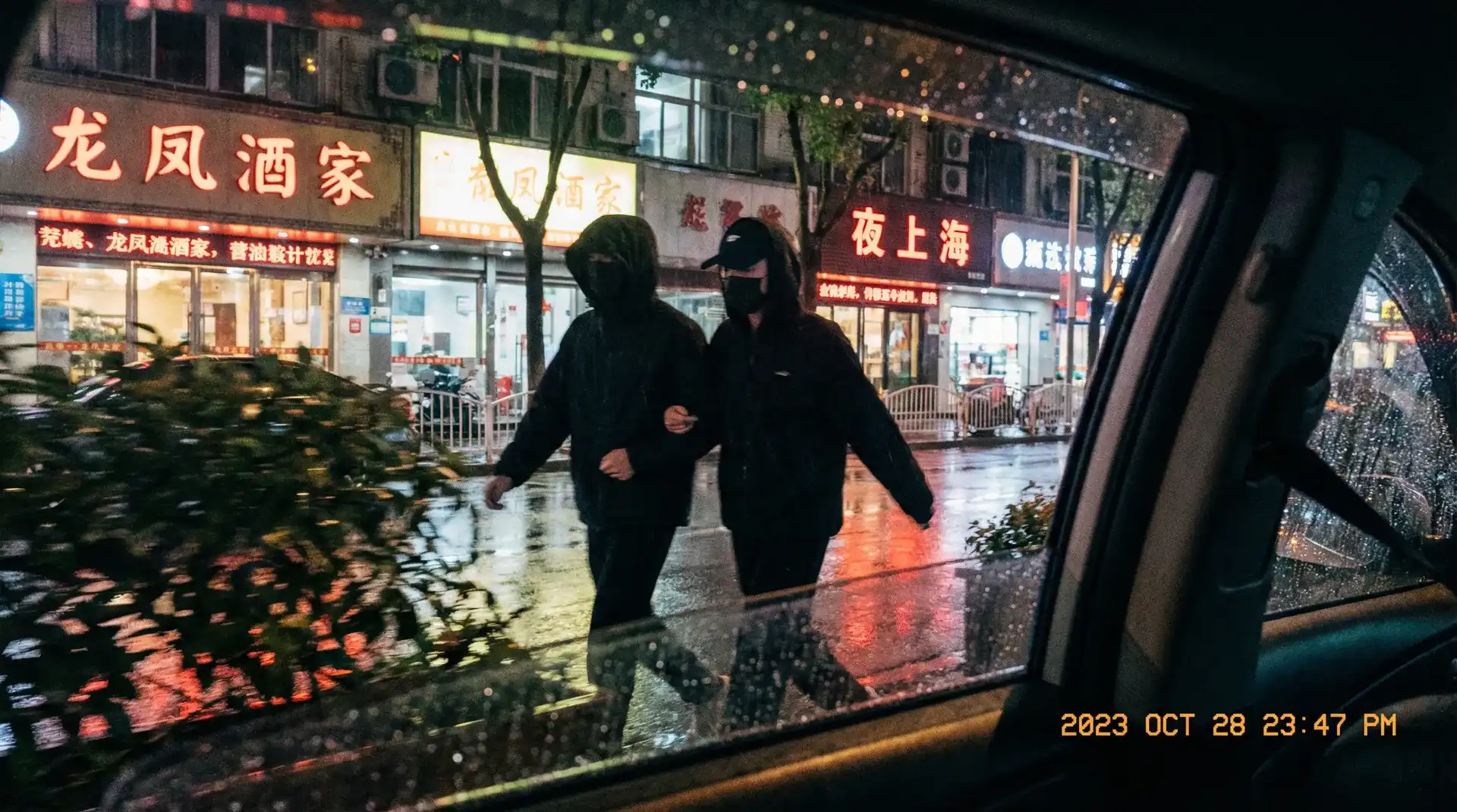 香港三级免弗电影 - 顶流明星深夜密会现场抓拍照片